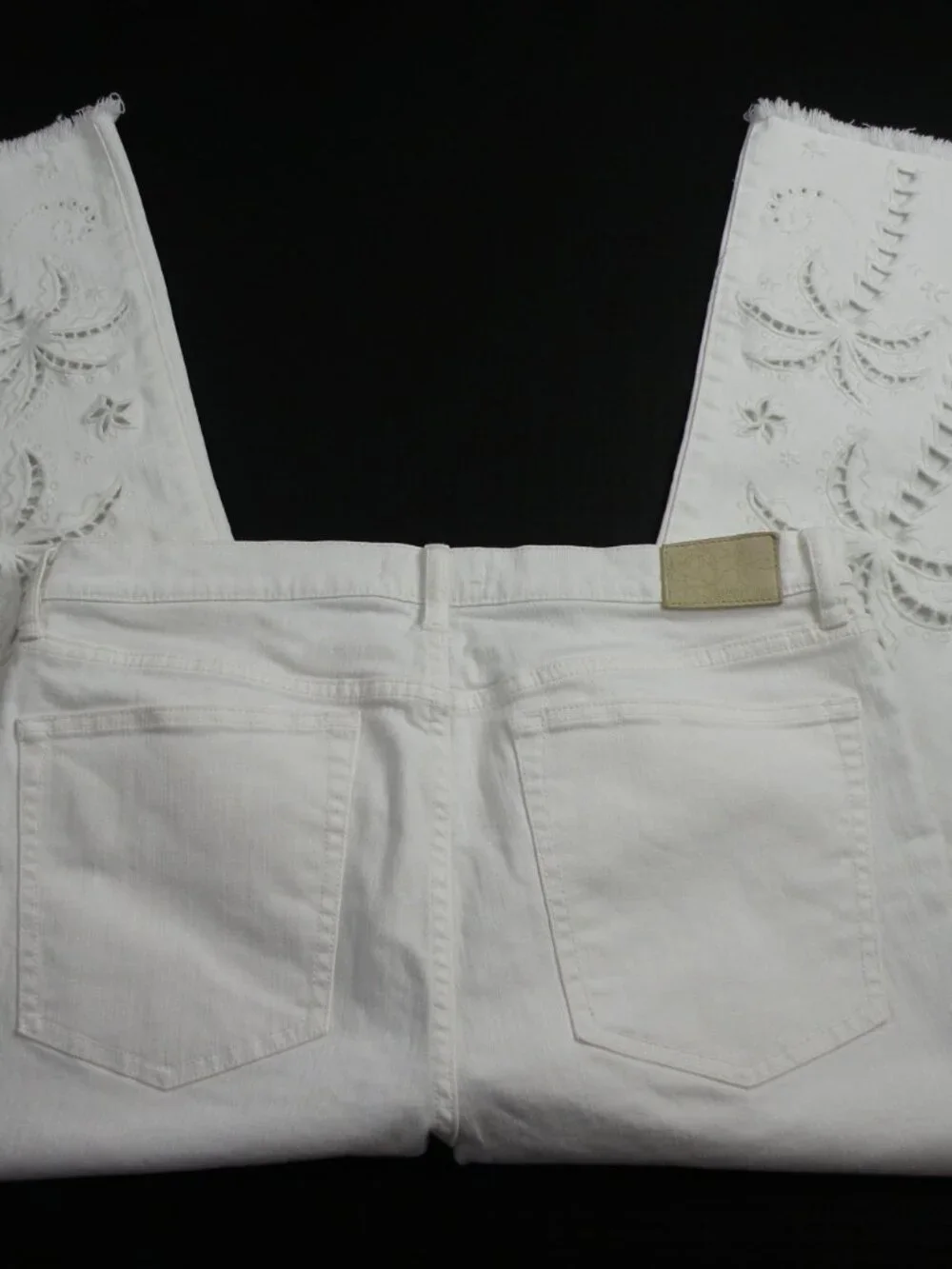 Johnny Was Jeans Womens 32 White Cropped Baby Boot Paradise Palm Embroidered
